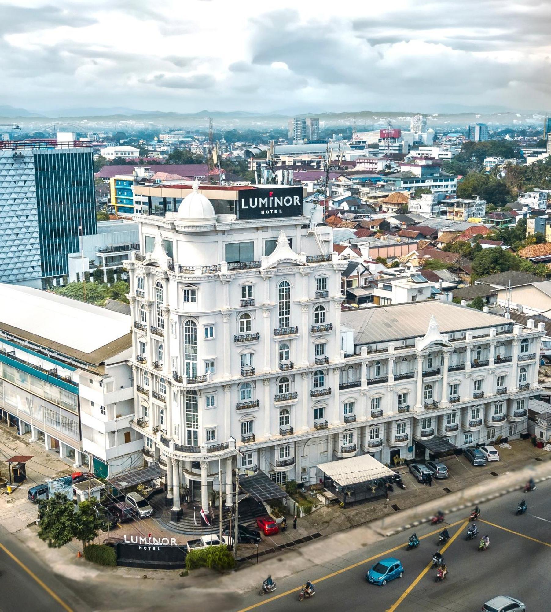Luminor Hotel Palembang By Wh Free Massage 10 Minutes Bagian luar foto